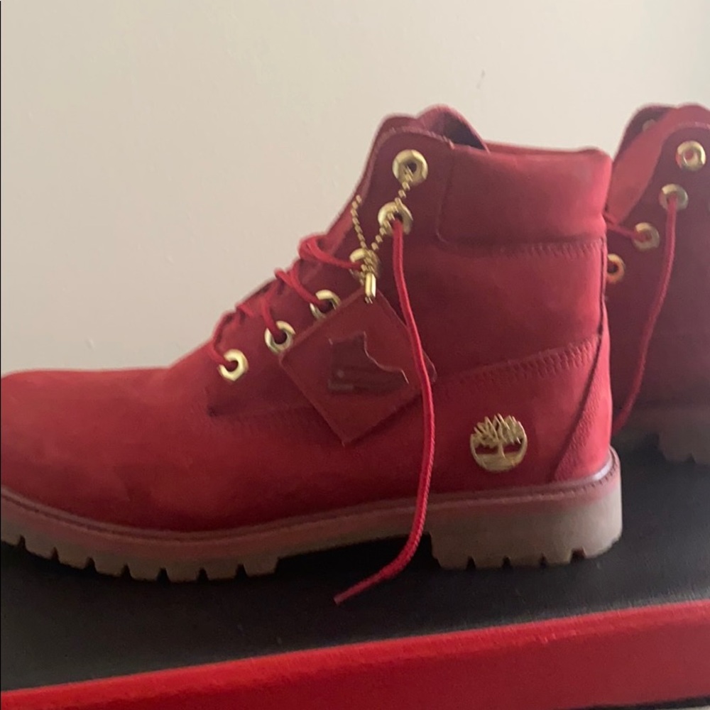 Timberlands (red) - Picture 1 of 5